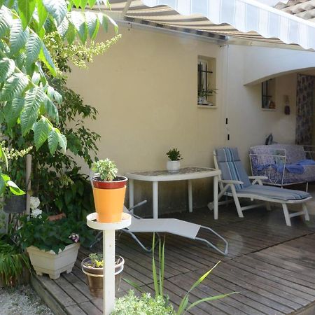 Chez Regine Et Gregoire Bed & Breakfast Marseille Exterior photo